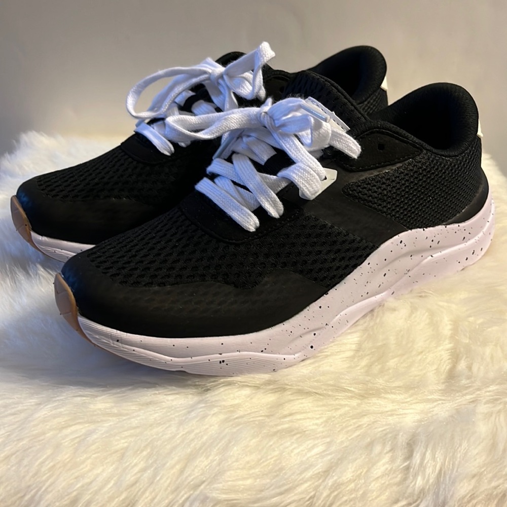 Avia athletic shoe. Brand new without tags, size 8.